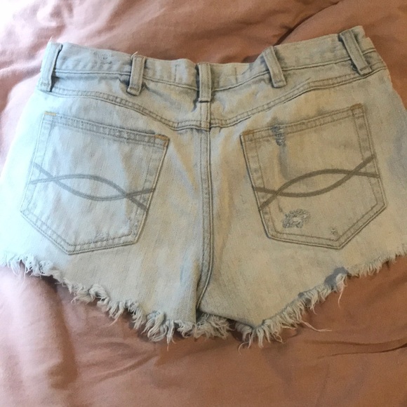 High Waisted Light Denim Shorts - Picture 3 of 4